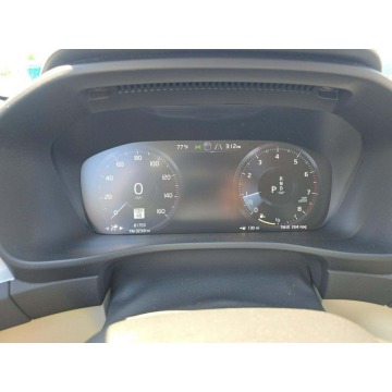 Volvo   SUV 2019,  2.0 benzyna, automat - Na sprzedaż za 39 000 zł - Tarnów - zdjęcie 8