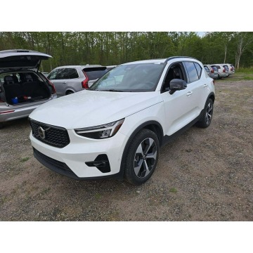 Volvo XC 40 - Dark Theme / AWD / niski przebieg