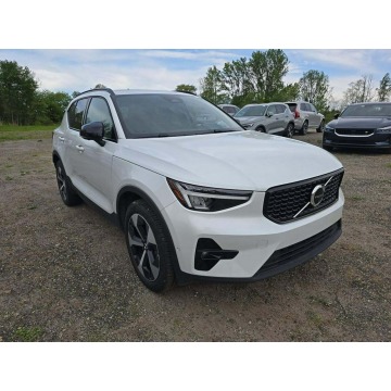 Volvo   SUV 2025,  2.0 benzyna, automat - Na sprzedaż za 75 000 zł - Tarnów - zdjęcie 2