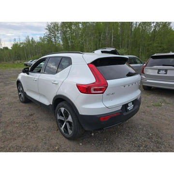 Volvo   SUV 2025,  2.0 benzyna, automat - Na sprzedaż za 75 000 zł - Tarnów - zdjęcie 3