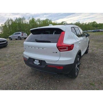 Volvo   SUV 2025,  2.0 benzyna, automat - Na sprzedaż za 75 000 zł - Tarnów - zdjęcie 4