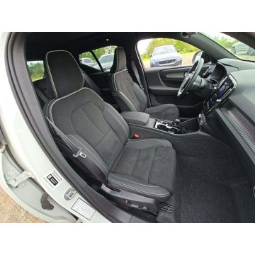 Volvo   SUV 2025,  2.0 benzyna, automat - Na sprzedaż za 75 000 zł - Tarnów - zdjęcie 7