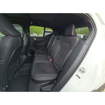 Volvo   SUV 2025,  2.0 benzyna, automat - Na sprzedaż za 75 000 zł - Tarnów - zdjęcie 9