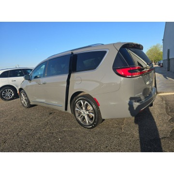 Chrysler Pacifica  Minivan/Van 2022,  3.6 benzyna, automat - Na sprzedaż za 49 000 zł - Tarnów - zdjęcie 5