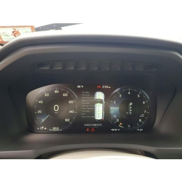 Volvo   SUV 2018,  2.0 benzyna, automat - Na sprzedaż za 41 900 zł - Warszawa - zdjęcie 9