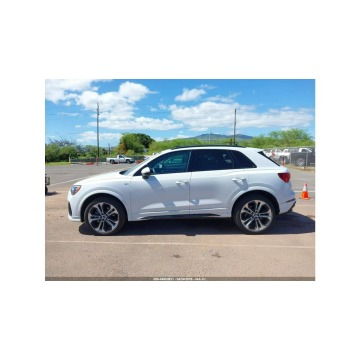 Audi Q3  SUV 2021,  2.0 benzyna, automat - Na sprzedaż za 45 000 zł - Warszawa - zdjęcie 5