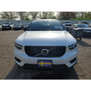 Volvo   SUV 2019,  2.0 benzyna, automat - Na sprzedaż za 35 000 zł - Warszawa - zdjęcie 2