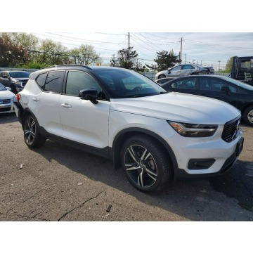 Volvo   SUV 2019,  2.0 benzyna, automat - Na sprzedaż za 35 000 zł - Warszawa - zdjęcie 3