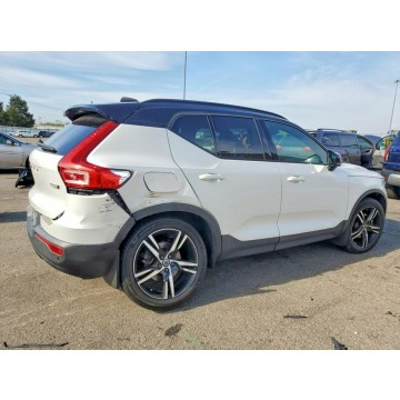 Volvo   SUV 2019,  2.0 benzyna, automat - Na sprzedaż za 35 000 zł - Warszawa - zdjęcie 4