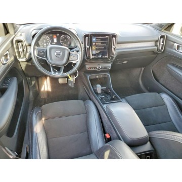 Volvo   SUV 2019,  2.0 benzyna, automat - Na sprzedaż za 35 000 zł - Warszawa - zdjęcie 8