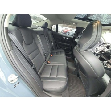 Volvo S60  Sedan/Limuzyna 2024,  2.0 benzyna, automat - Na sprzedaż za 75 000 zł - Warszawa - zdjęcie 9