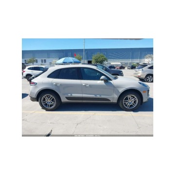 Porsche Macan  SUV 2020,  2.0 benzyna, automat - Na sprzedaż za 65 000 zł - Warszawa - zdjęcie 4