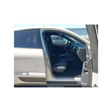 Porsche Macan  SUV 2020,  2.0 benzyna, automat - Na sprzedaż za 65 000 zł - Warszawa - zdjęcie 9