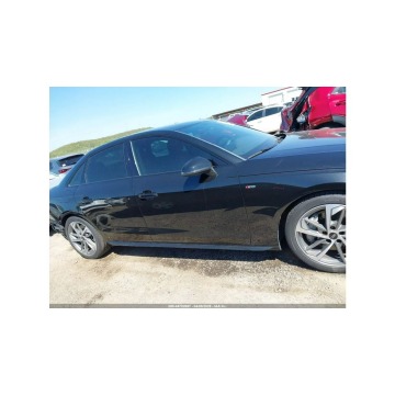 Audi A4  Sedan/Limuzyna 2021,  2.0 benzyna, automat - Na sprzedaż za 45 000 zł - Warszawa - zdjęcie 4