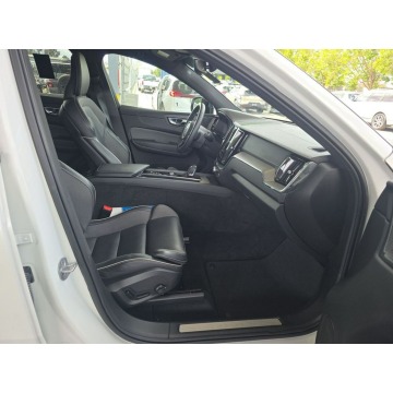 Volvo   SUV 2022,  2.0 benzyna, automat - Na sprzedaż za 69 000 zł - Warszawa - zdjęcie 8