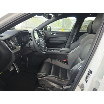 Volvo   SUV 2022,  2.0 benzyna, automat - Na sprzedaż za 69 000 zł - Warszawa - zdjęcie 7