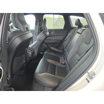 Volvo   SUV 2022,  2.0 benzyna, automat - Na sprzedaż za 69 000 zł - Warszawa - zdjęcie 11