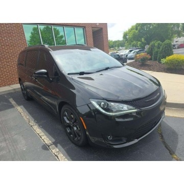 Chrysler Pacifica  Minivan/Van 2020,  3.6 benzyna, automat - Na sprzedaż za 39 000 zł - Warszawa - zdjęcie 2
