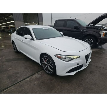 Alfa Romeo Giulia - Wersja TI / 4x4  / niski przebieg