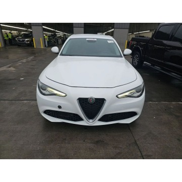 Alfa Romeo Giulia  Sedan/Limuzyna 2019,  2.0 benzyna, automat - Na sprzedaż za 30 000 zł - Warszawa - zdjęcie 3