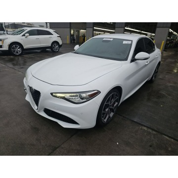 Alfa Romeo Giulia  Sedan/Limuzyna 2019,  2.0 benzyna, automat - Na sprzedaż za 30 000 zł - Warszawa - zdjęcie 2