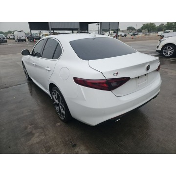 Alfa Romeo Giulia  Sedan/Limuzyna 2019,  2.0 benzyna, automat - Na sprzedaż za 30 000 zł - Warszawa - zdjęcie 5
