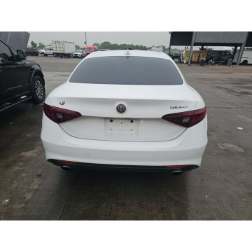 Alfa Romeo Giulia  Sedan/Limuzyna 2019,  2.0 benzyna, automat - Na sprzedaż za 30 000 zł - Warszawa - zdjęcie 6