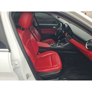Alfa Romeo Giulia  Sedan/Limuzyna 2019,  2.0 benzyna, automat - Na sprzedaż za 30 000 zł - Warszawa - zdjęcie 7