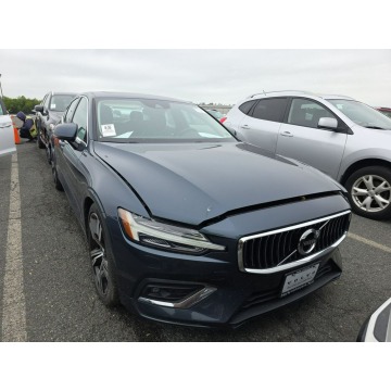 Volvo S60  Sedan/Limuzyna 2019,  2.0 benzyna, automat - Na sprzedaż za 35 000 zł - Warszawa - zdjęcie 2
