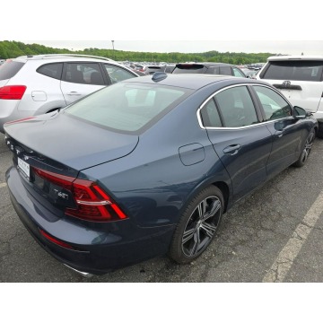 Volvo S60  Sedan/Limuzyna 2019,  2.0 benzyna, automat - Na sprzedaż za 35 000 zł - Warszawa - zdjęcie 4