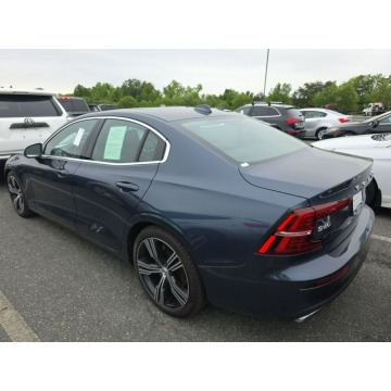 Volvo S60  Sedan/Limuzyna 2019,  2.0 benzyna, automat - Na sprzedaż za 35 000 zł - Warszawa - zdjęcie 5