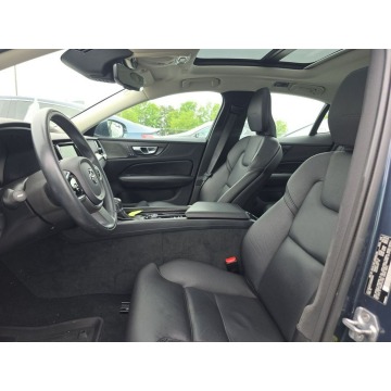 Volvo S60  Sedan/Limuzyna 2019,  2.0 benzyna, automat - Na sprzedaż za 35 000 zł - Warszawa - zdjęcie 7