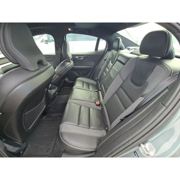 Volvo S60  Sedan/Limuzyna 2019,  2.0 benzyna, automat - Na sprzedaż za 35 000 zł - Warszawa - zdjęcie 12