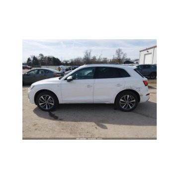 Audi Q5  SUV 2023,  2.0 benzyna, automat - Na sprzedaż za 55 000 zł - Wrocław - zdjęcie 5
