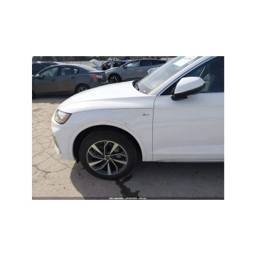 Audi Q5  SUV 2023,  2.0 benzyna, automat - Na sprzedaż za 55 000 zł - Wrocław - zdjęcie 9