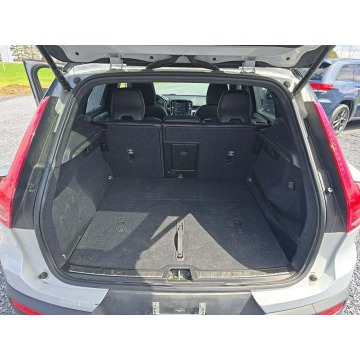 Volvo   SUV 2020,  2.0 benzyna, automat - Na sprzedaż za 42 000 zł - Wrocław - zdjęcie 9
