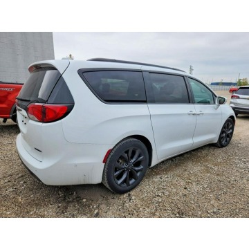 Chrysler Pacifica  Minivan/Van 2018,  3.6 benzyna, automat - Na sprzedaż za 32 000 zł - Wrocław - zdjęcie 4