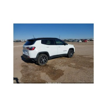 Jeep Compass  SUV 2024,  2.0 benzyna, automat - Na sprzedaż za 44 000 zł - Wrocław - zdjęcie 4