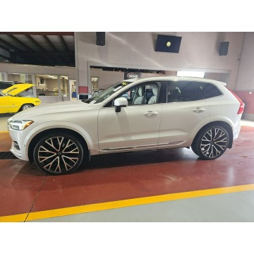 Volvo   SUV 2019,  2.0 benzyna, automat - Na sprzedaż za 36 000 zł - Wrocław - zdjęcie 3