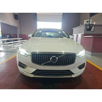 Volvo   SUV 2019,  2.0 benzyna, automat - Na sprzedaż za 36 000 zł - Wrocław - zdjęcie 2