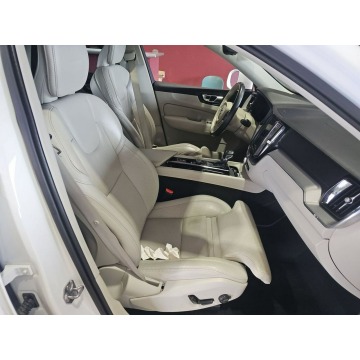Volvo   SUV 2019,  2.0 benzyna, automat - Na sprzedaż za 36 000 zł - Wrocław - zdjęcie 8
