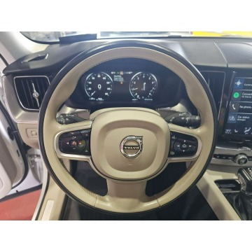 Volvo   SUV 2019,  2.0 benzyna, automat - Na sprzedaż za 36 000 zł - Wrocław - zdjęcie 9
