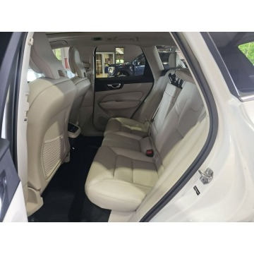 Volvo   SUV 2019,  2.0 benzyna, automat - Na sprzedaż za 36 000 zł - Wrocław - zdjęcie 11