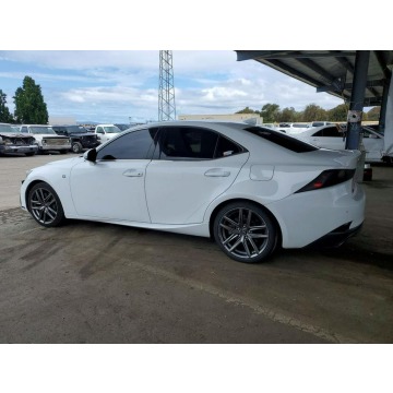 Lexus IS  Sedan/Limuzyna 2018,  2.0 benzyna, automat - Na sprzedaż za 37 000 zł - Wrocław - zdjęcie 5