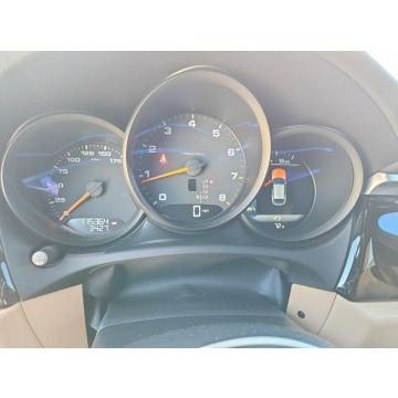 Porsche Macan  SUV 2020,  2.0 benzyna, automat - Na sprzedaż za 64 000 zł - Wrocław - zdjęcie 9
