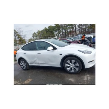 Tesla   SUV 2024 elektryczny, automat - Na sprzedaż za 64 000 zł - Wrocław - zdjęcie 3