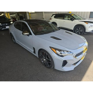 Kia Stinger - NAJWYŻSZA WERSJA WYPOSAŻENIA / niski przebieg / automat