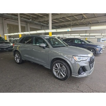 Audi Q3  SUV 2022,  2.0 benzyna, automat - Na sprzedaż za 43 000 zł - Wrocław - zdjęcie 3