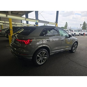 Audi Q3  SUV 2022,  2.0 benzyna, automat - Na sprzedaż za 43 000 zł - Wrocław - zdjęcie 4