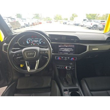 Audi Q3  SUV 2022,  2.0 benzyna, automat - Na sprzedaż za 43 000 zł - Wrocław - zdjęcie 8